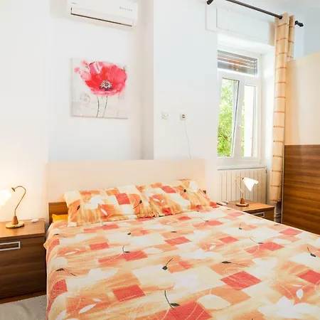 Apartman Mia *